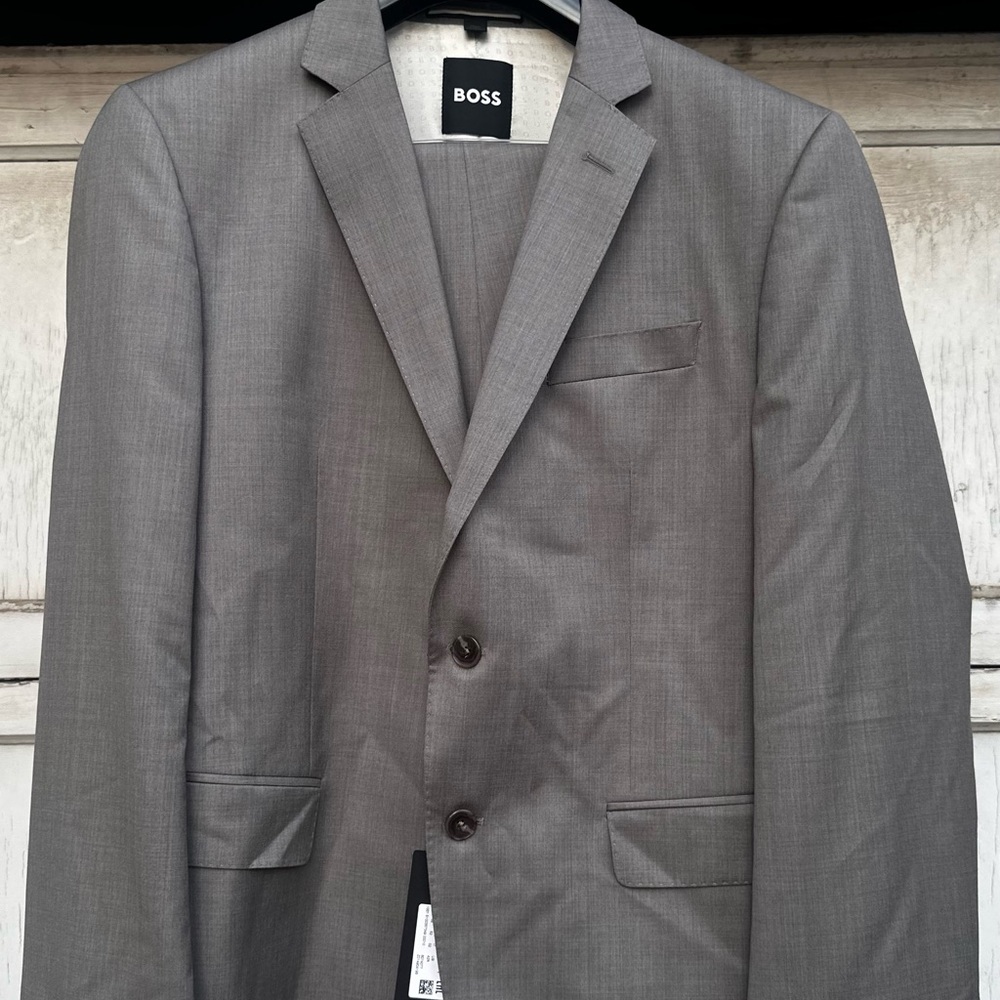 NWT Huge Boss Men’s Suit 42R